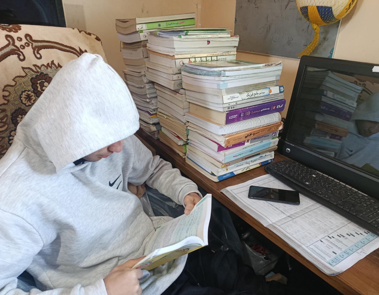 گفت وگوبا معین عبادی ; آزمون‌های حضوری دوازدهم تجربی از ساری