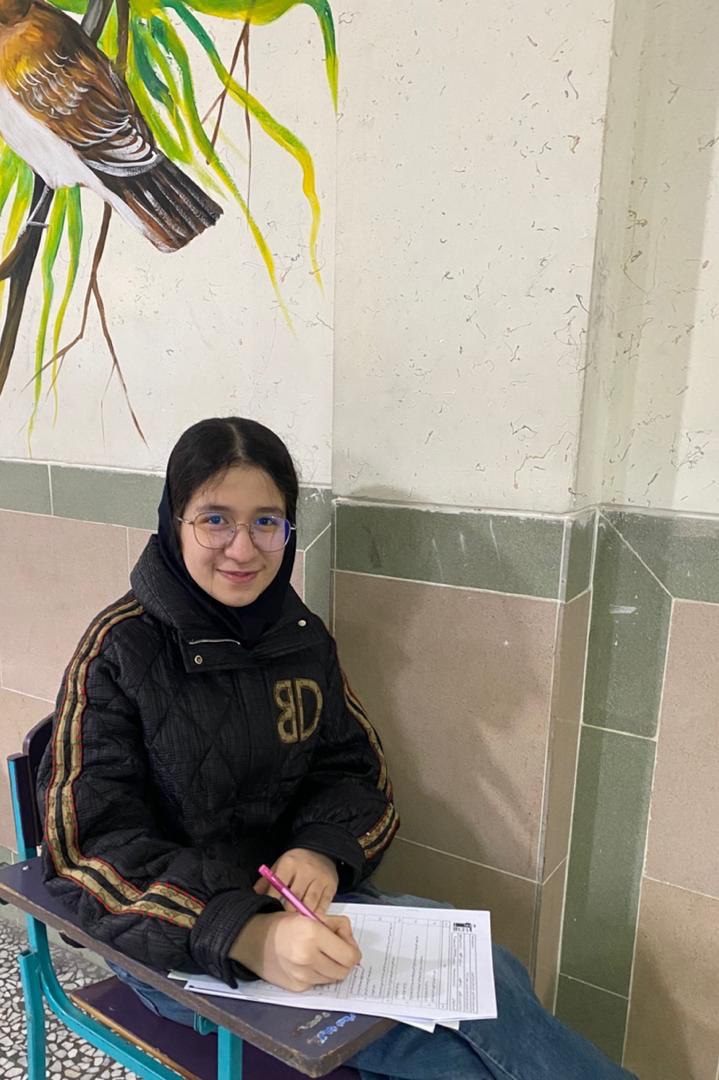 گفت وگو با دنیا زارع ; پشتکار و برنامه‌ریزی یازدهم تجربی از ساری