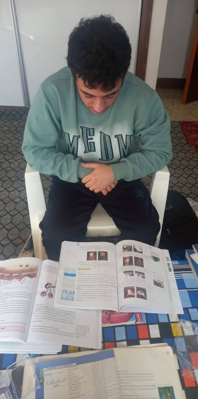 گفت و گو با محمد دستاری؛ با 557 پاسخ صحیح دوازدهم تجربی از ساری