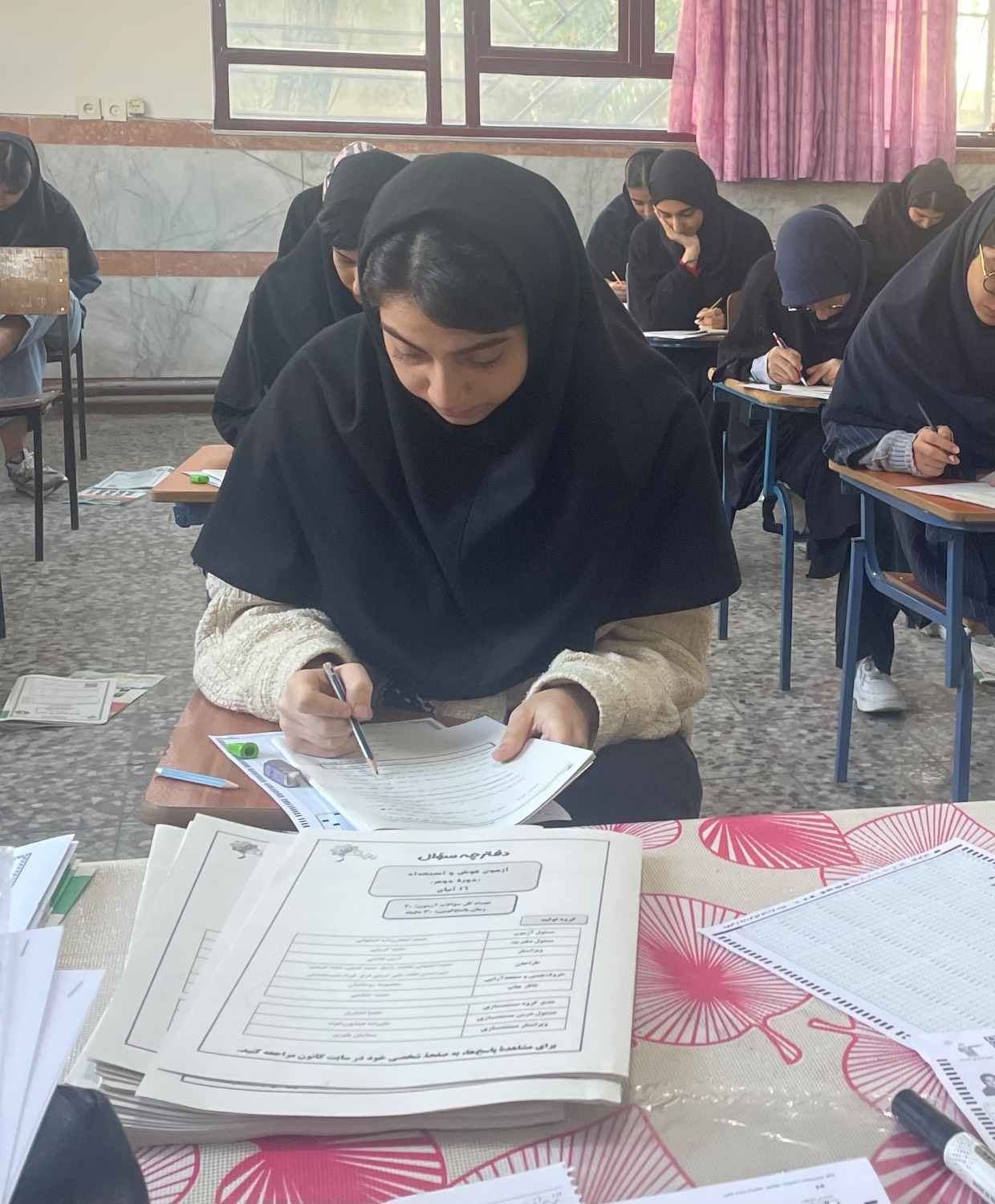 گفت و گو با حدیث کارگر ؛ با 859 پاسخ صحیح دوازدهم انسانی/ساری