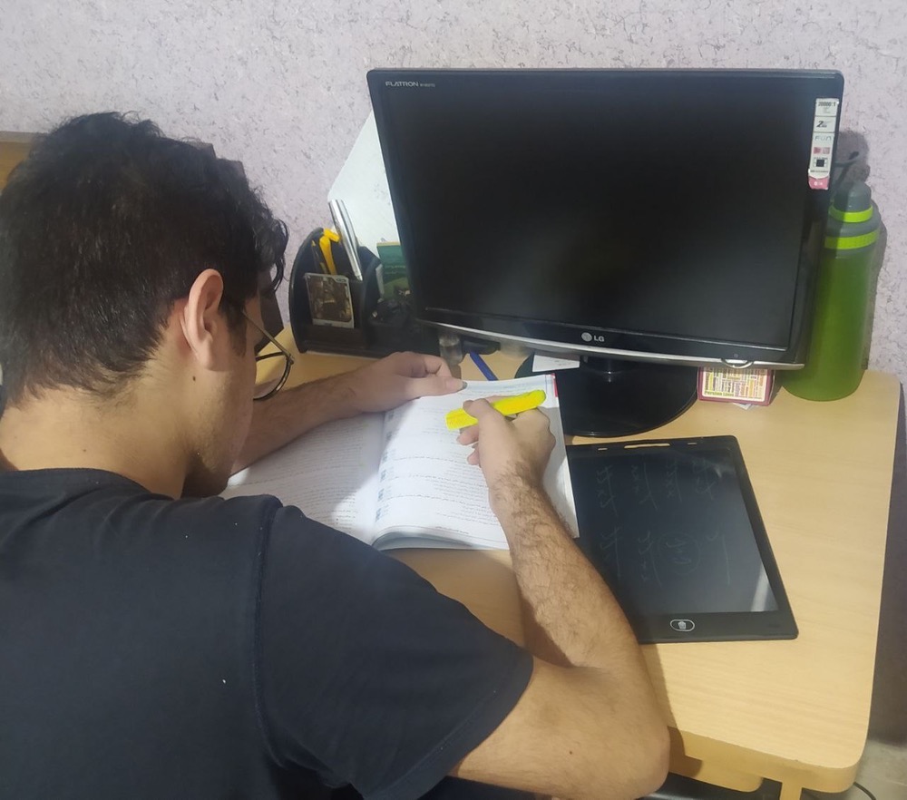 پویا احمدی رتبه 157 منطقه 1 کنکور تجربی 1403 (2 سال ، 50 آزمون)