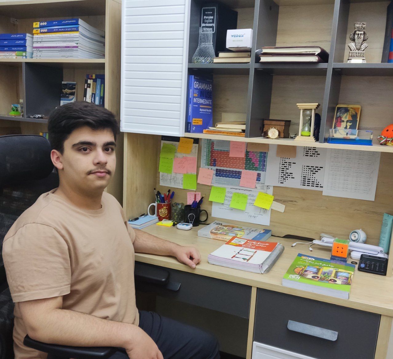 گفتگو با محمدحسین حصیران قهرمان پیشرفت دوازدهم ریاضی