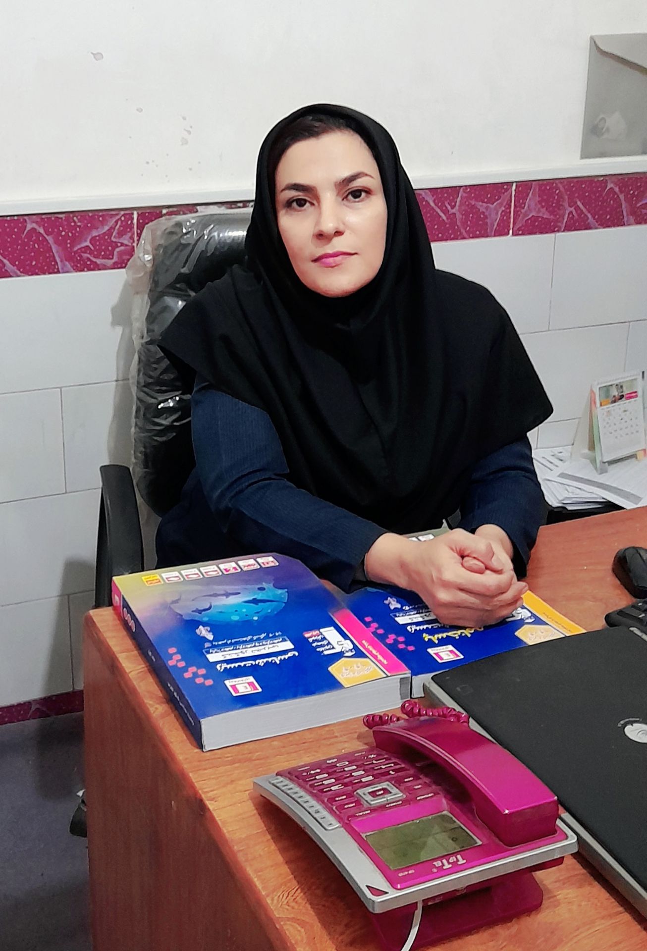 گفتگو ی فرهاد توبک با سمیه مختاری دبیر علوم تجربی