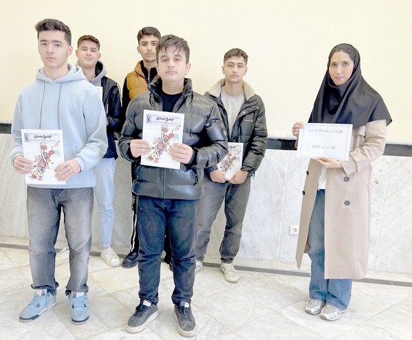 گفت وگو با شادی اصلانی ، پشتیبان برتر در پیشرفت تحصیلی