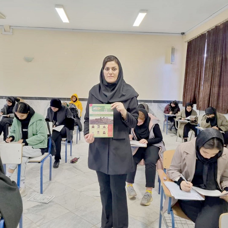 گفت وگو با  زهرا اکبری، پشتیبان برتر در پیشرفت تحصیلی