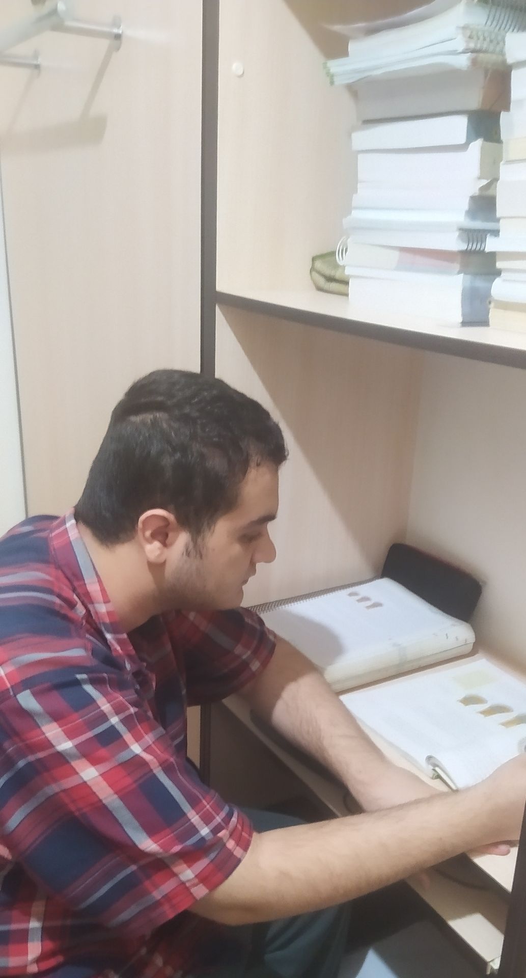 گفت و گو با مصطفی آخرتی ؛ قهرمان پیشرفت رشته تجربی از پرند