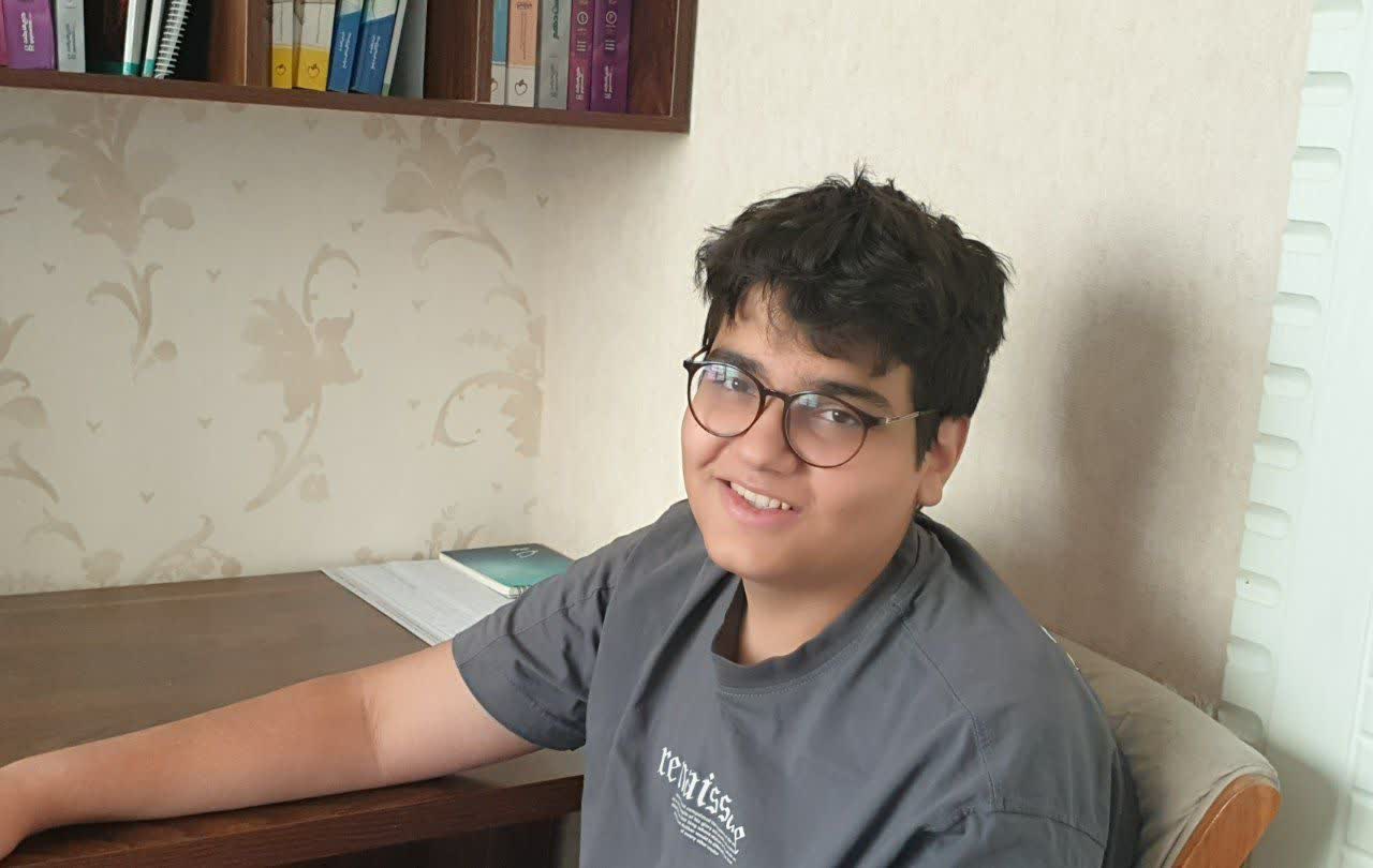 گفت وگو با آرشام عزیزی دوازدهم تجربی با 753 پاسخ صحیح از قم