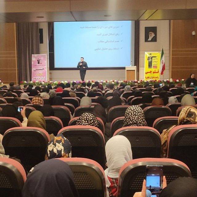 گفتگو با آرش رمضانیان دبیرپرمخاطب شیمی بجنورد با12سال سابقه تدریس