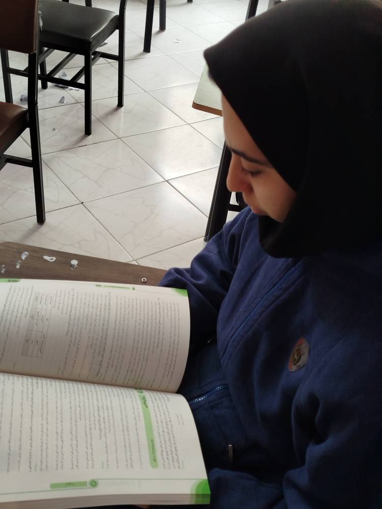 گفت‌وگو با فاطمه عزیزی : استمرار در مطالعه کلید موفقیت