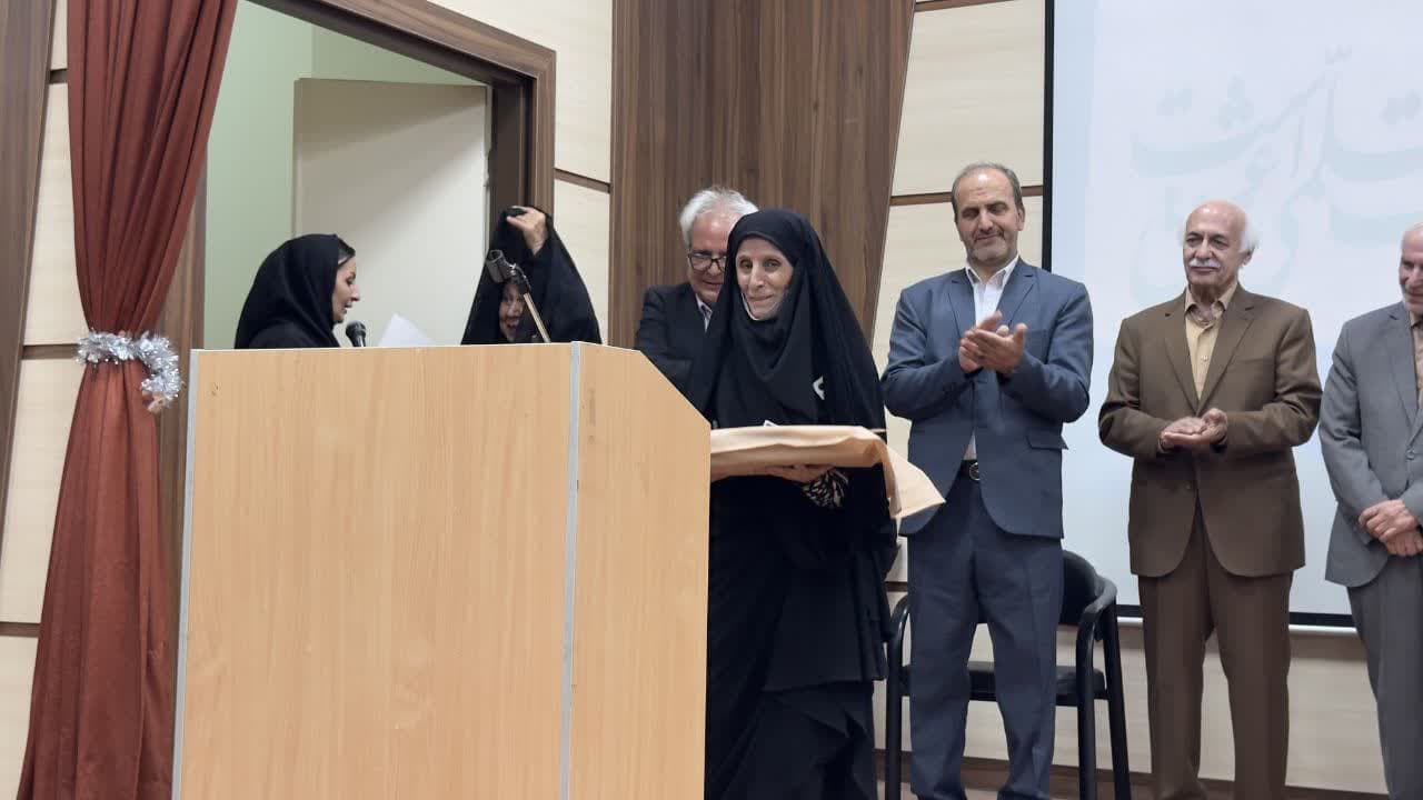 گفتگو با پروین حسنلو مدیر آموزشگاه دختران قلم چی زنجان