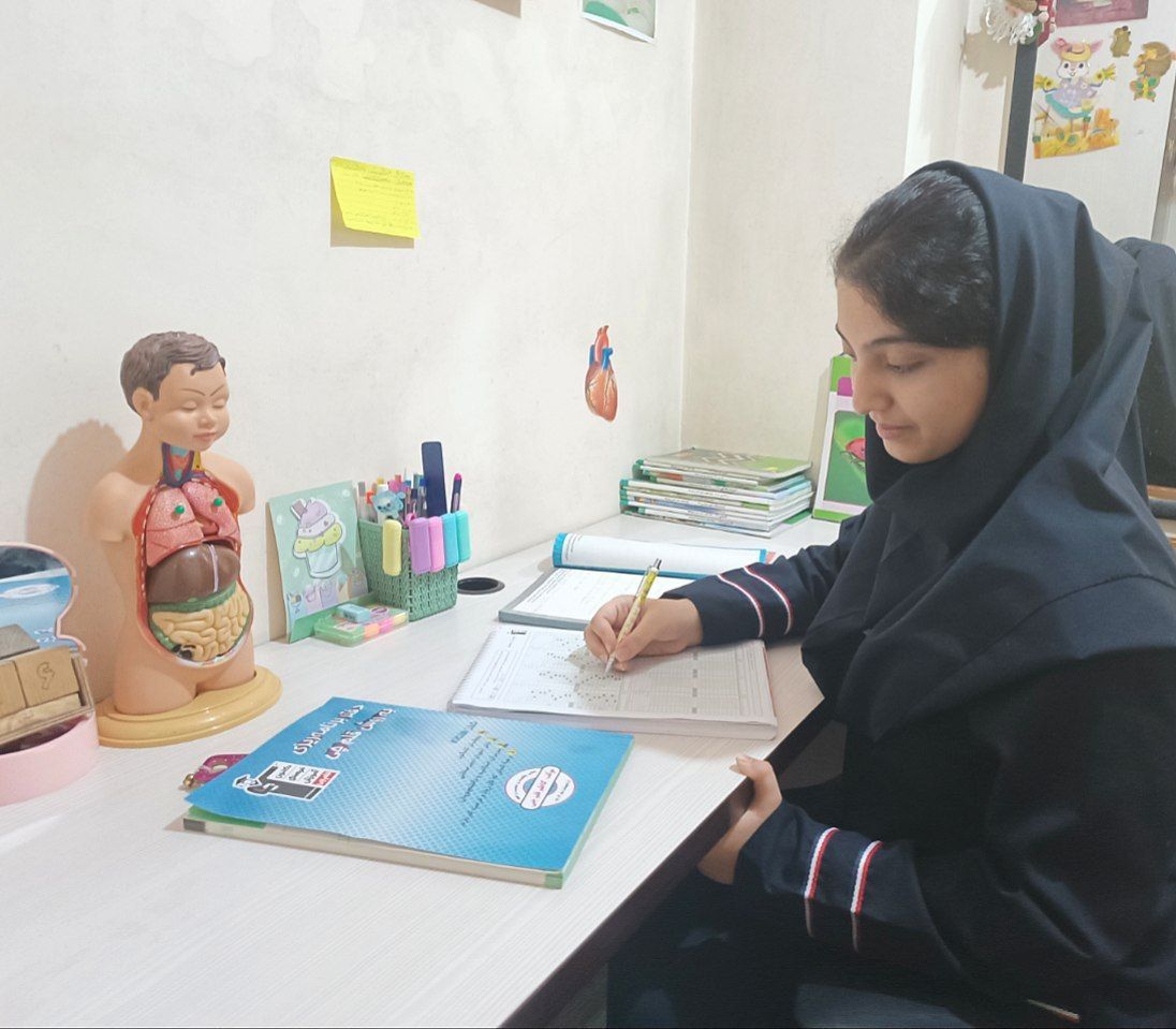 گفت و گو با دنیا حاجی بابایی پایه دهم از رشت