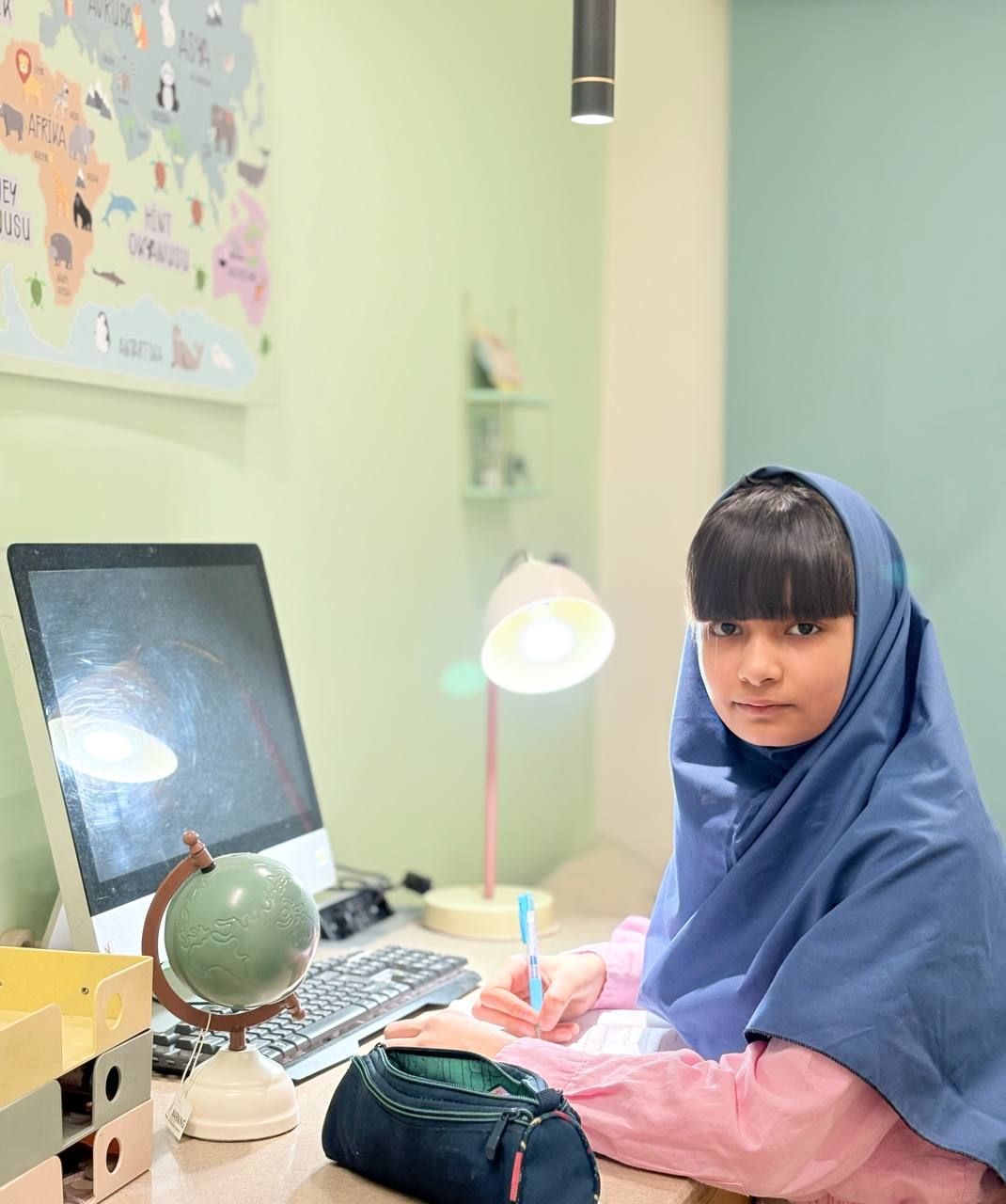 گفت و گو با آرنیکا طالبی قهرمان پیشرفت پایه هفتم از رشت