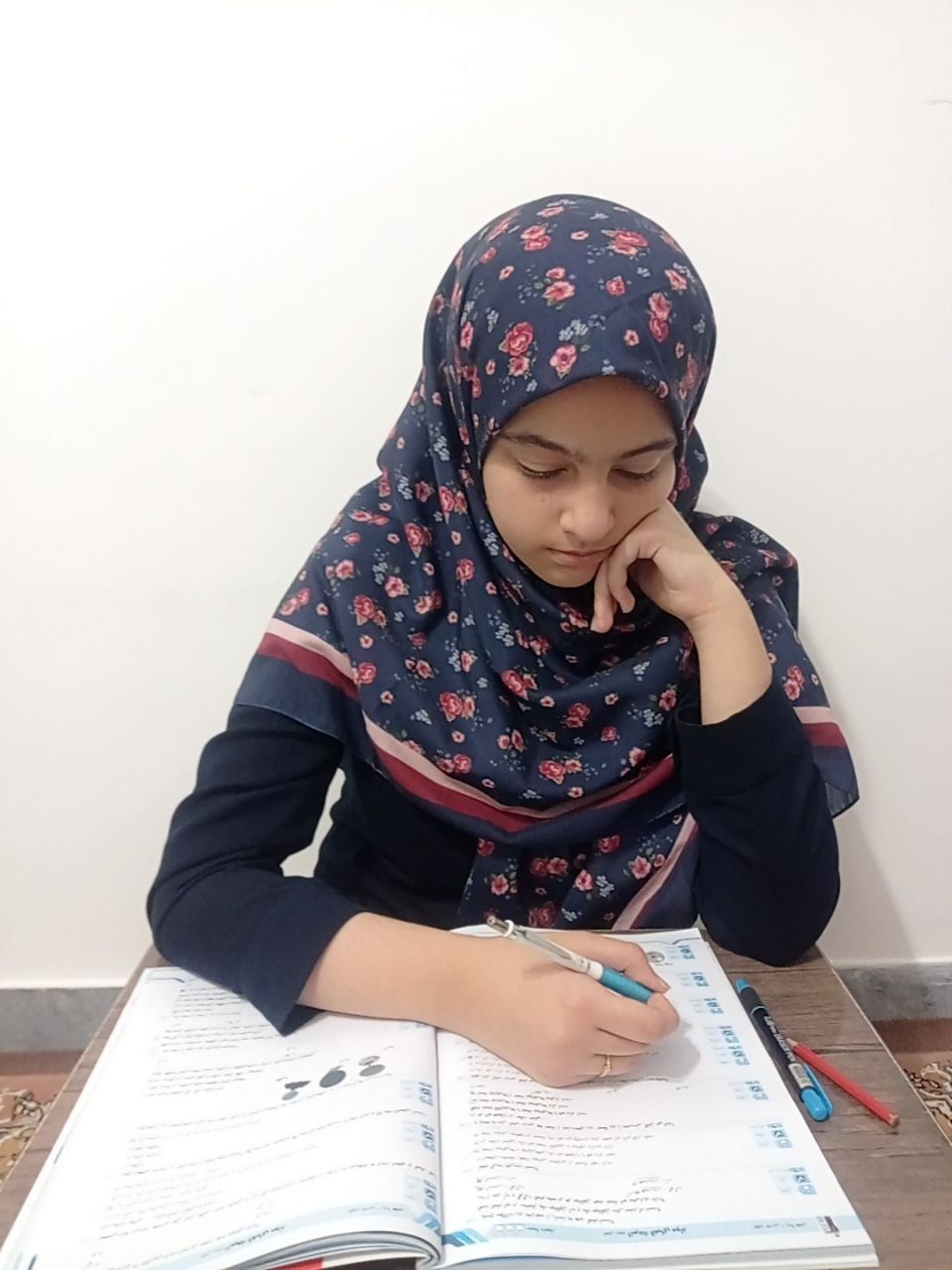 گفت و گو با نرگس حبیبی پایه هفتم از رشت