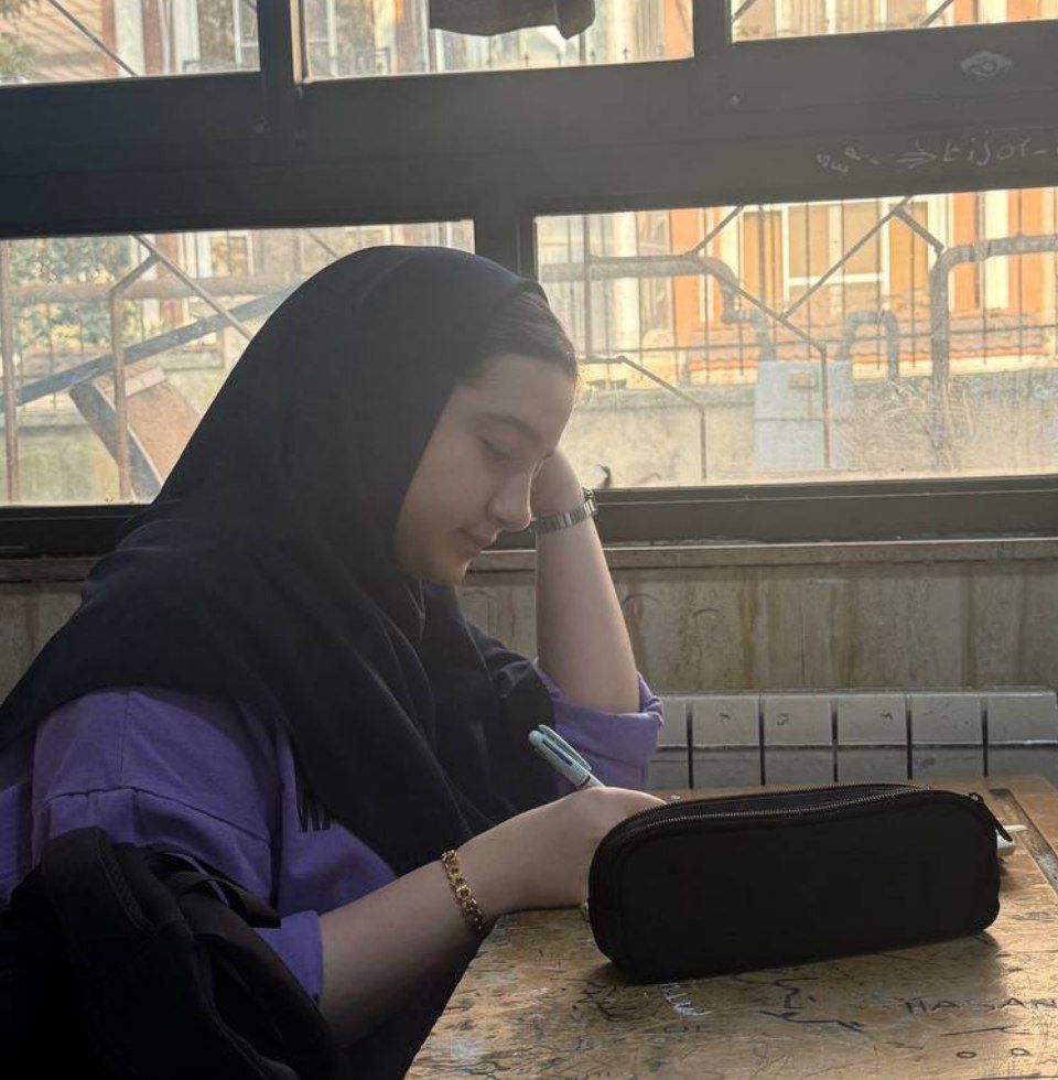 گفت و گو با  سانیا بازیار پایه دوازدهم تجربی از رشت