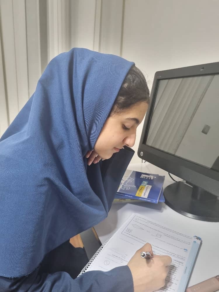 گفت و گو با ماهک ثباتیان  پایه هشتم از رشت