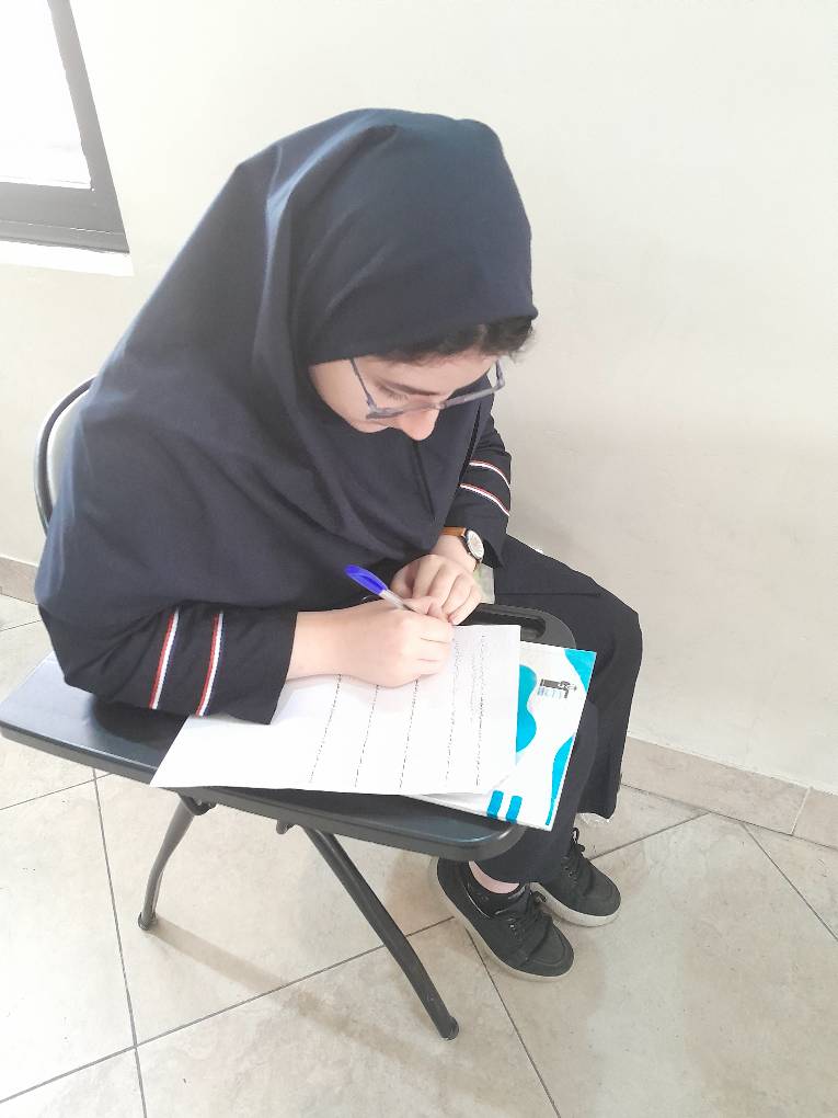 گفت و گو با دیبا اکبرزاده پایه یازدهم تجربی از رشت
