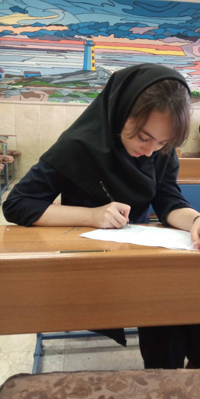 گفت و گو با دینا شیپورچیان دانش آموز پایهی دوازدهم انسانی از رشت