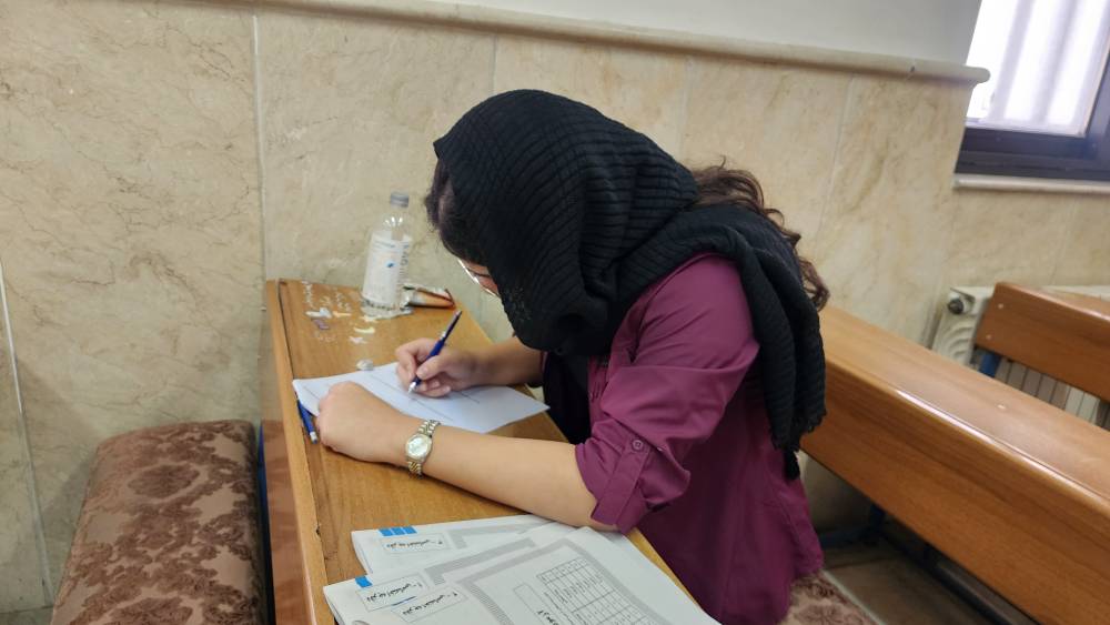 گفت و گو با عطرین ذکری دانش آموز پایهی دوازدهم تجربی از رشت
