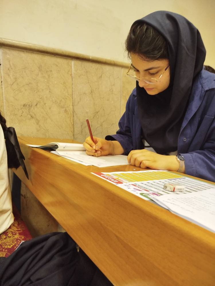 گفت و گو با الناز اکبرپور دانش آموز پایهی نهم از رشت