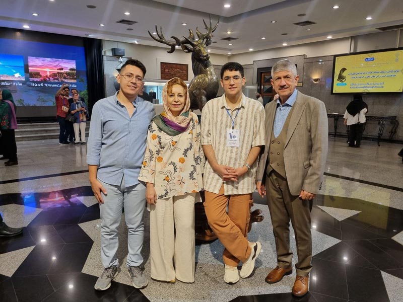 گفت‌­وگوی داوود اکبری با اولیای امیرکیا رموز رتبه 10 تجربی