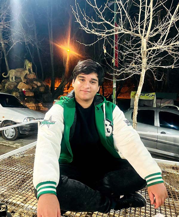 گفت‌وگوی حمید آقالوئی با امیرعلی نعمتی سوق قبولی پزشکی بندرعباس