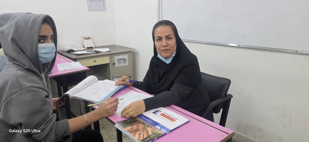 گفتگو با سیمین جهان زاده پشتیبان قهرمان پیشرفت درسی پایه هشتم