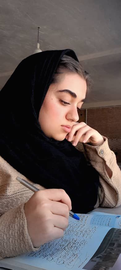 گفتگو با هستی راغی پور عضو باشگاه 700 تایی‌ها یازدهم علوم انسانی