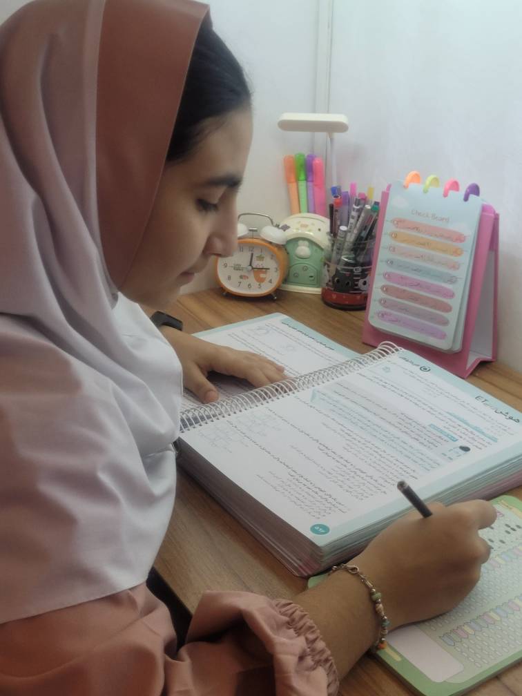 گفتگو با اسما آیناز جانثار،  قهرمان تابستان و پاییز