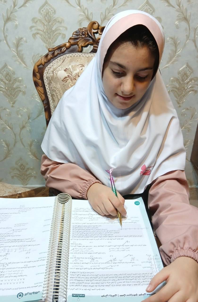 گفتگو با آیسل دانش، دانش آموز پایه ششم و قهرمان تابستان و پاییز