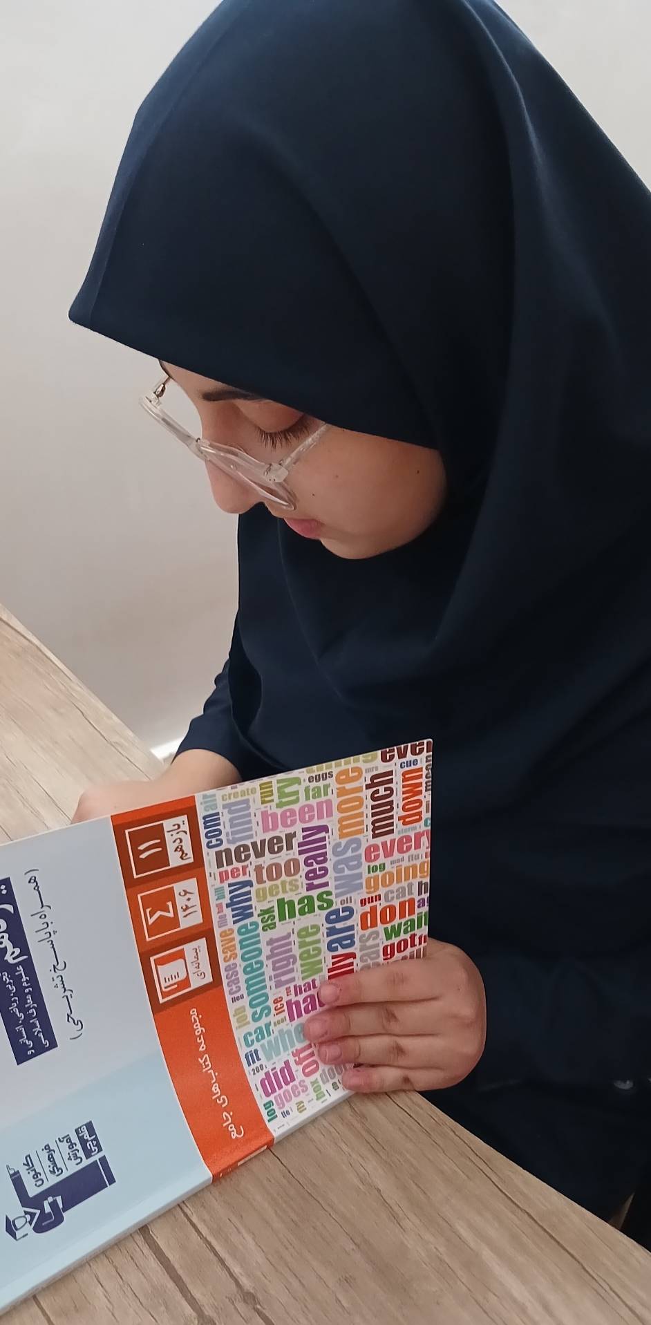 گفتگو با زهرا حسن زاده، پایه یازدهم انسانی و قهرمان پیشرفت