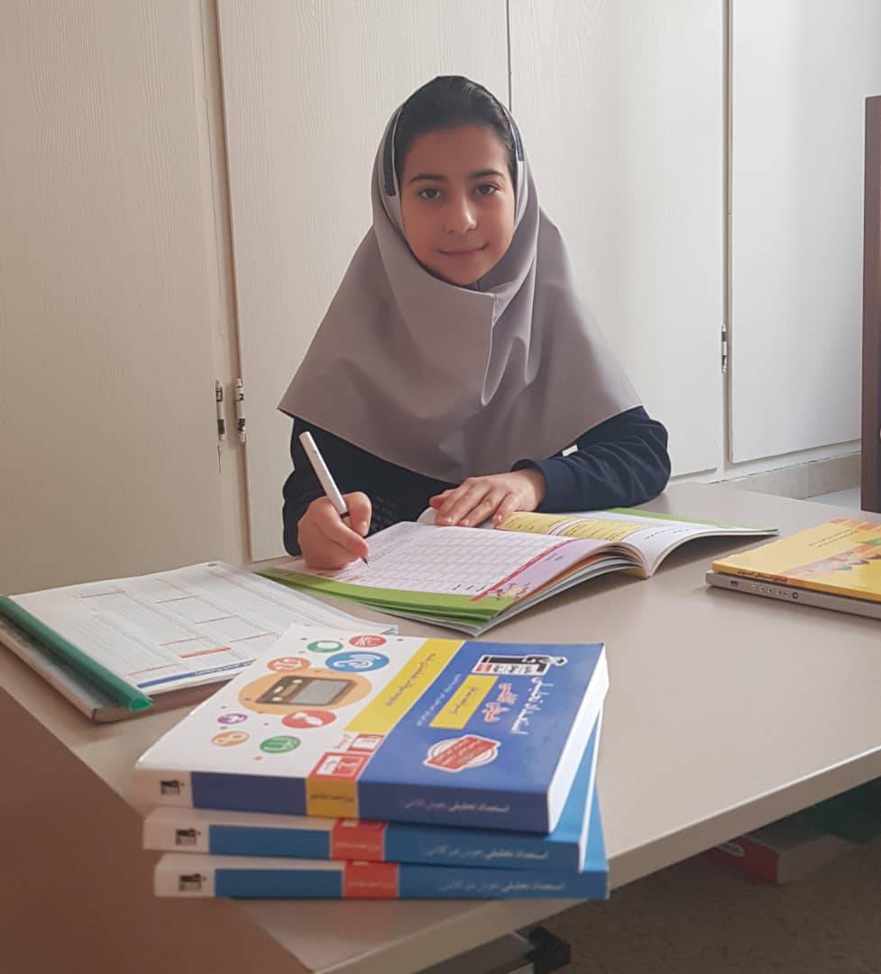 مصاحبه با رونیکا داوری دانش آموز قهرمان پاییز