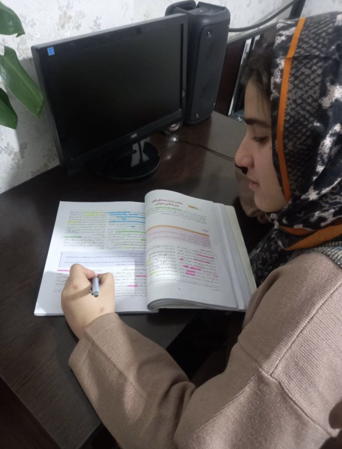 مصاحبه با ریحانه ذبیحی دانش آموز قهرمان پاییز