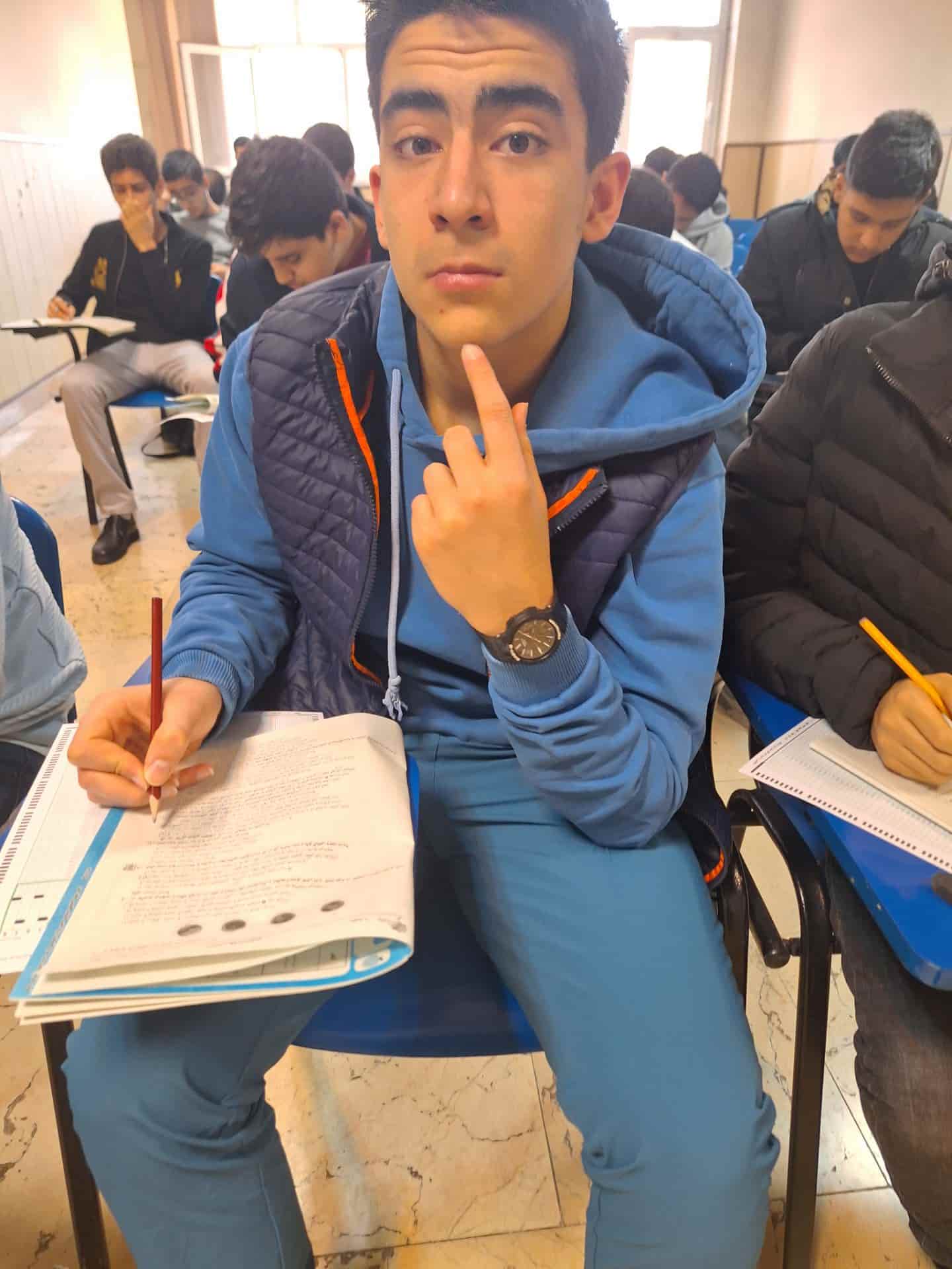 مصاحبه با مهدیار دیانتی؛ دانش آموز برتر مقطع دهم تجربی