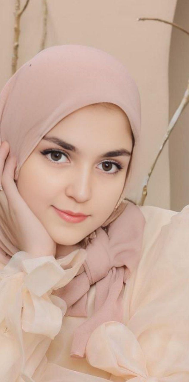 گفت و گو با نیوشا منصوری پایه دوازدهم انسانی از قهرمانان پیوستگی