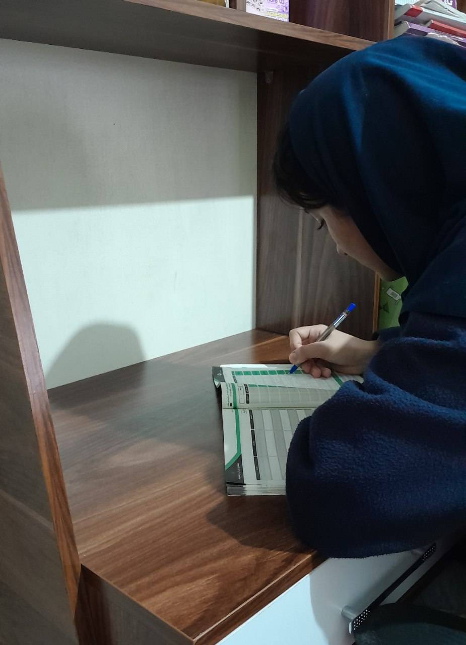 گفتگو با هستی رحمت نژاد ؛ پایه دوازدهم انسانی