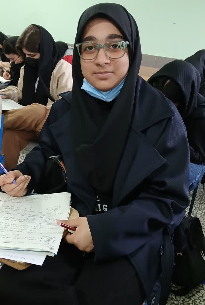 گفت وگوبا قهرمان پیشرفت دهم تجربی الهه رنجبر