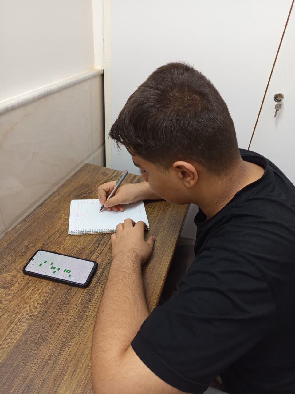 گفت و گو با علی اصغر رنگ رز- دانش آموز پرتلاش یازدهم انسانی