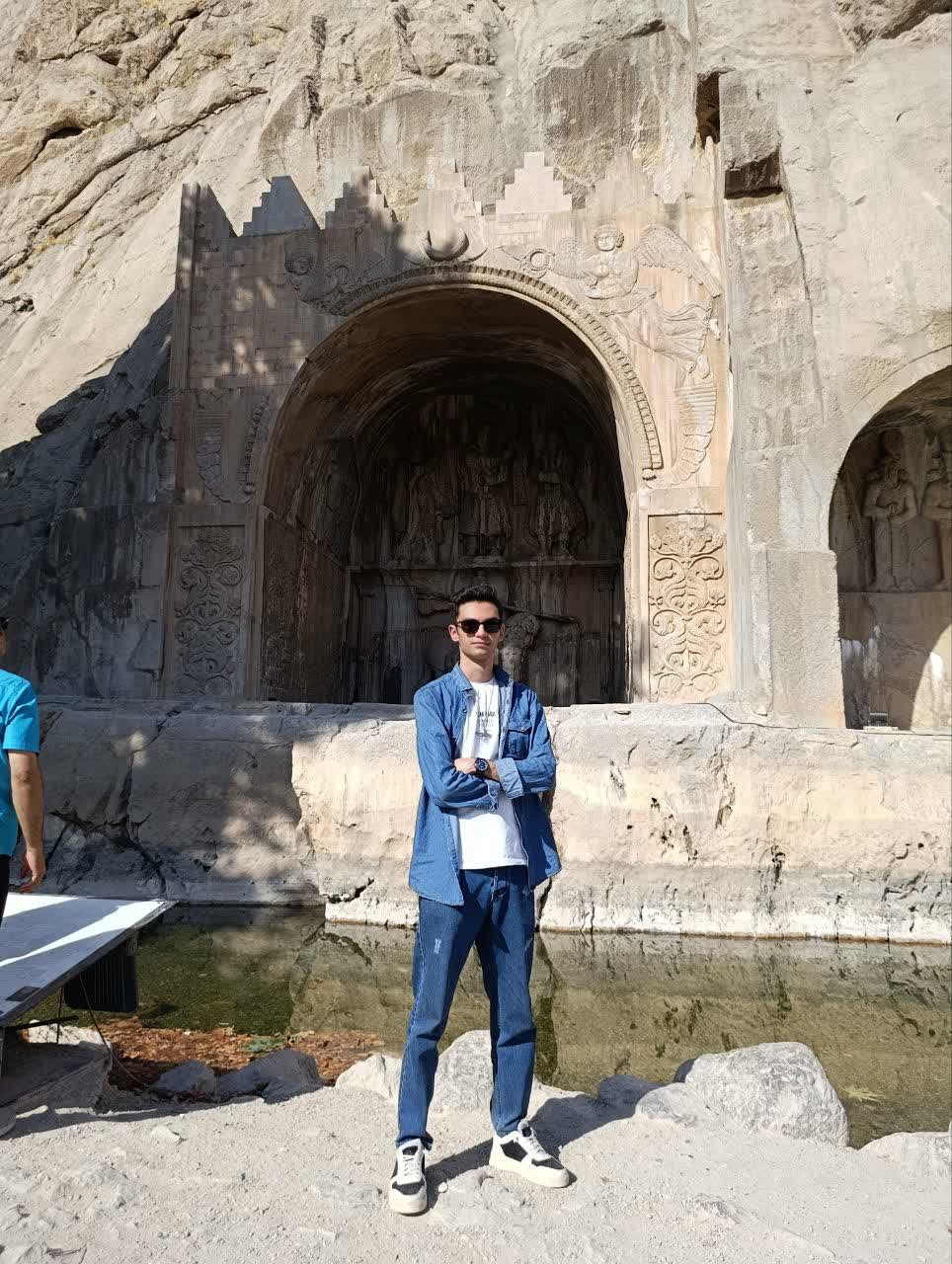 مصاحبه با نوید کاوه؛مسیرموفقیت یک دانش آموز انسانی با آزمون حضوری