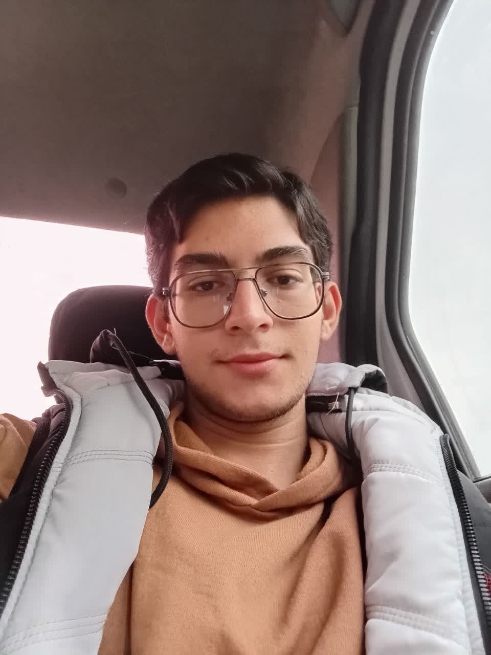 گفت و گو بامحمدمهدی قهاری - قهرمان پیشرفت دهم انسانی