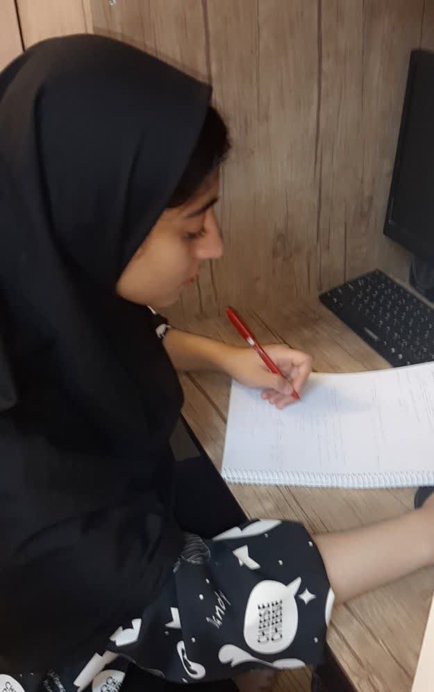 گفت و گو با زهرا عصاری -دانش آموز پرتلاش دهم انسانی