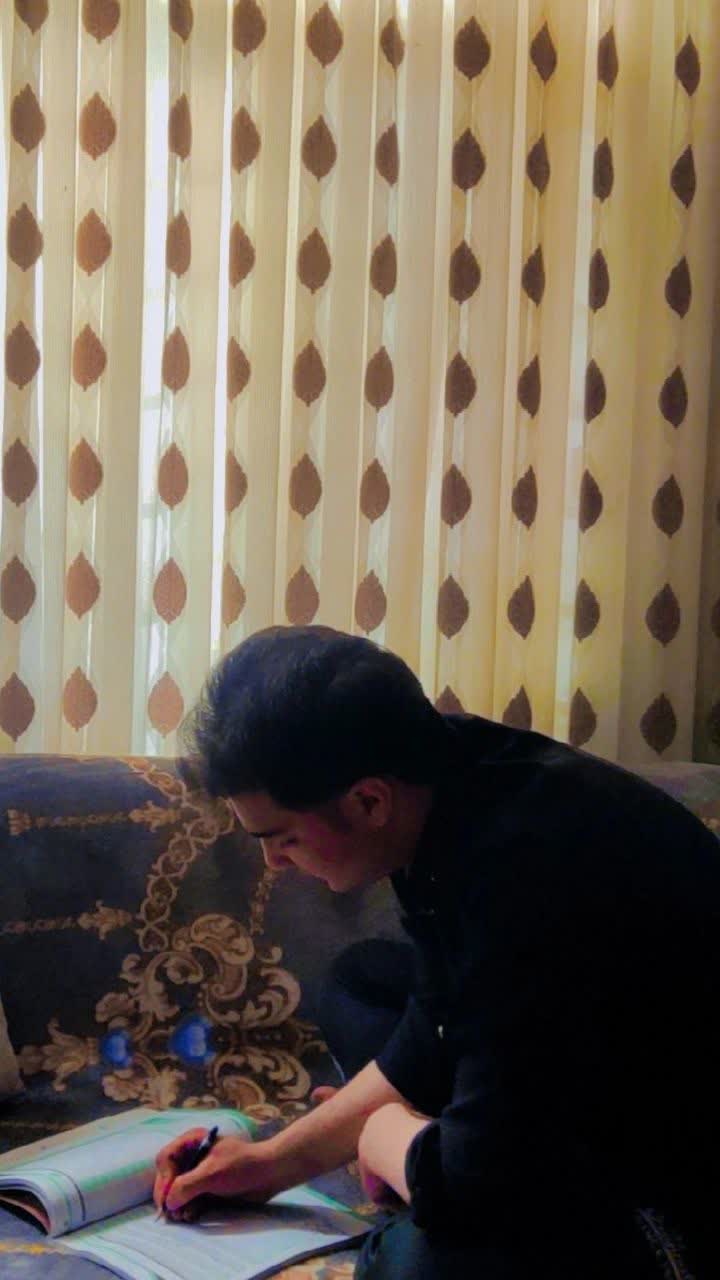 گفت و گو با علیرضاندایی - دانش آموزپرتلاش یازدهم انسانی