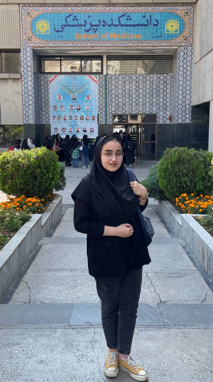 گفت و گو زهرا رفیق شیرزن با تینا رمضانپور قبولی پزشکی بهشتی